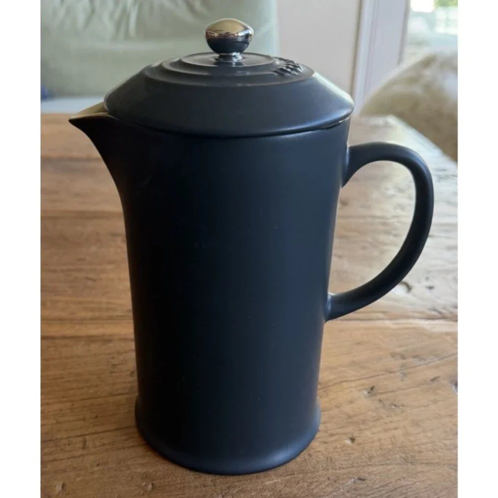 Le Creuset Stoneware 34 oz 1 Liter French Press Licorice Matte Black NEW